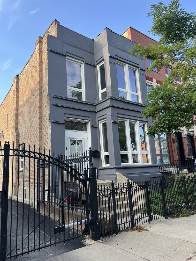 Property Photo:  2308 W Adams Street  IL 60612 