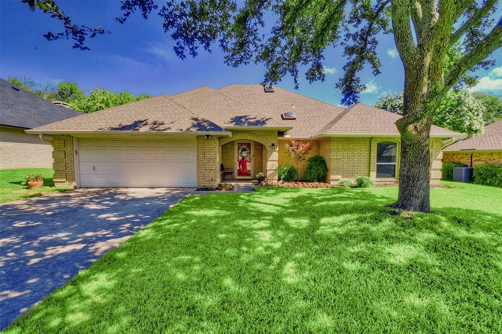 Property Photo: 10156 Stoneleigh Drive TX 76126