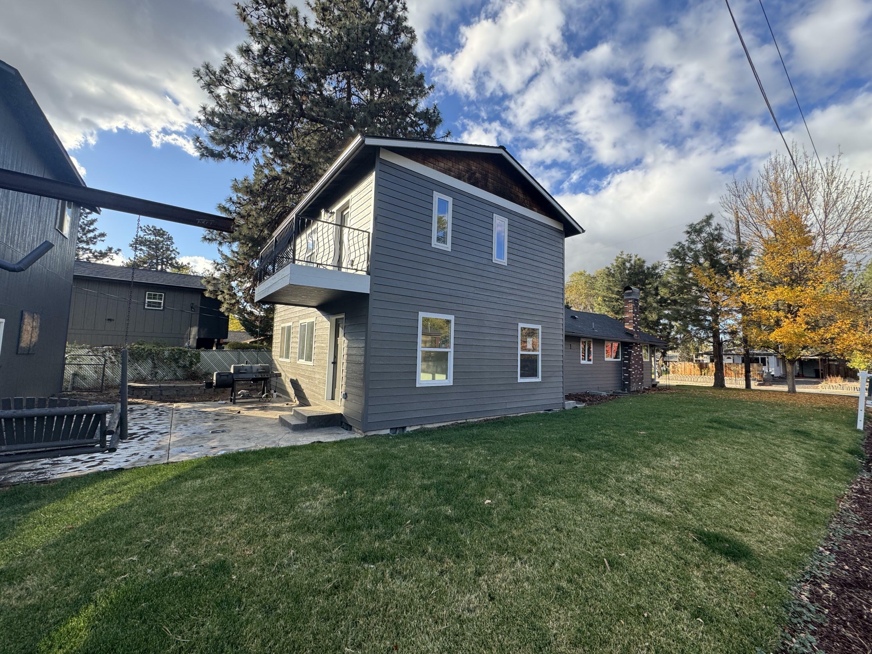 Property Photo: 575 NE Olney Avenue OR 97701