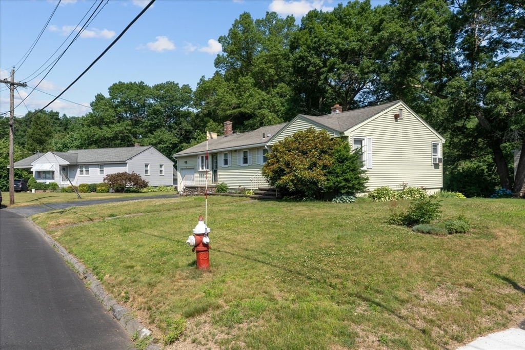 Property Photo: 25 Maury Ln MA 01545