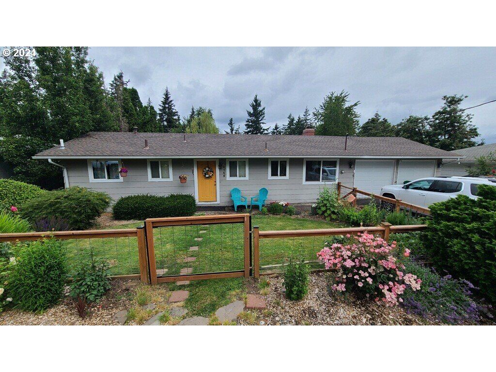 3 bed Portland home for sale 16745 NE Hassalo St, Portland, OR 97230