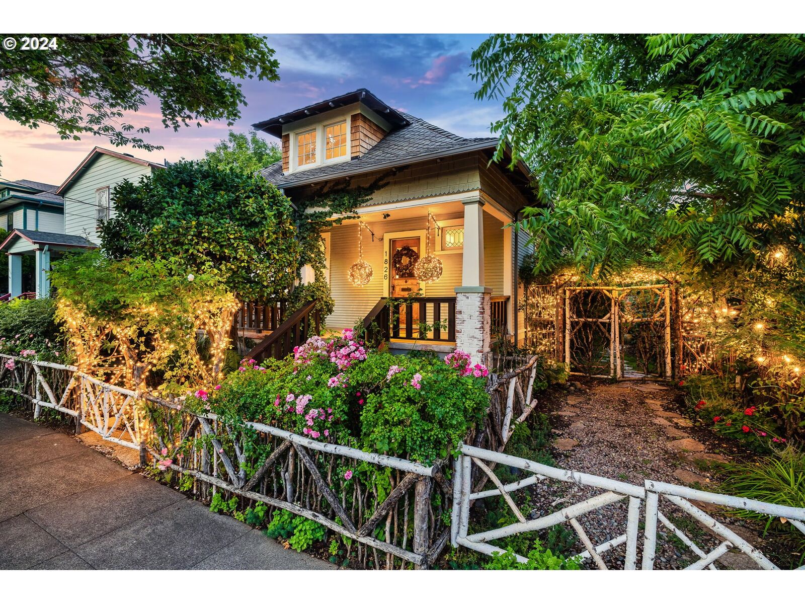 Property Photo: 1826 SE 35th Ave OR 97214