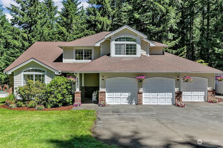 Property Photo:  4627 SE Crabb Court  WA 98366 