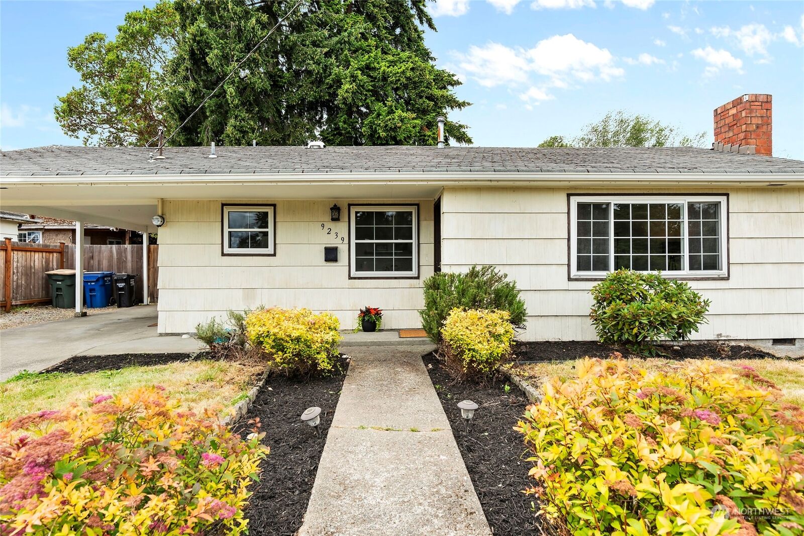 Property Photo:  9239 9th Avenue SW  WA 98106 