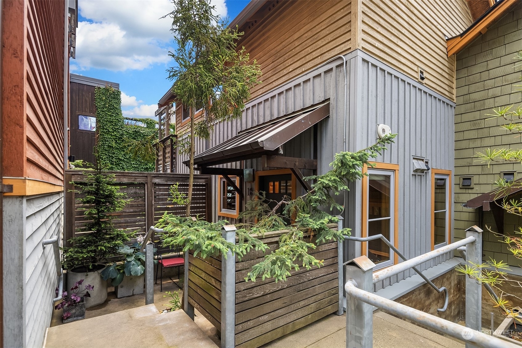 Property Photo:  3824 Evanston Avenue N 10  WA 98103 