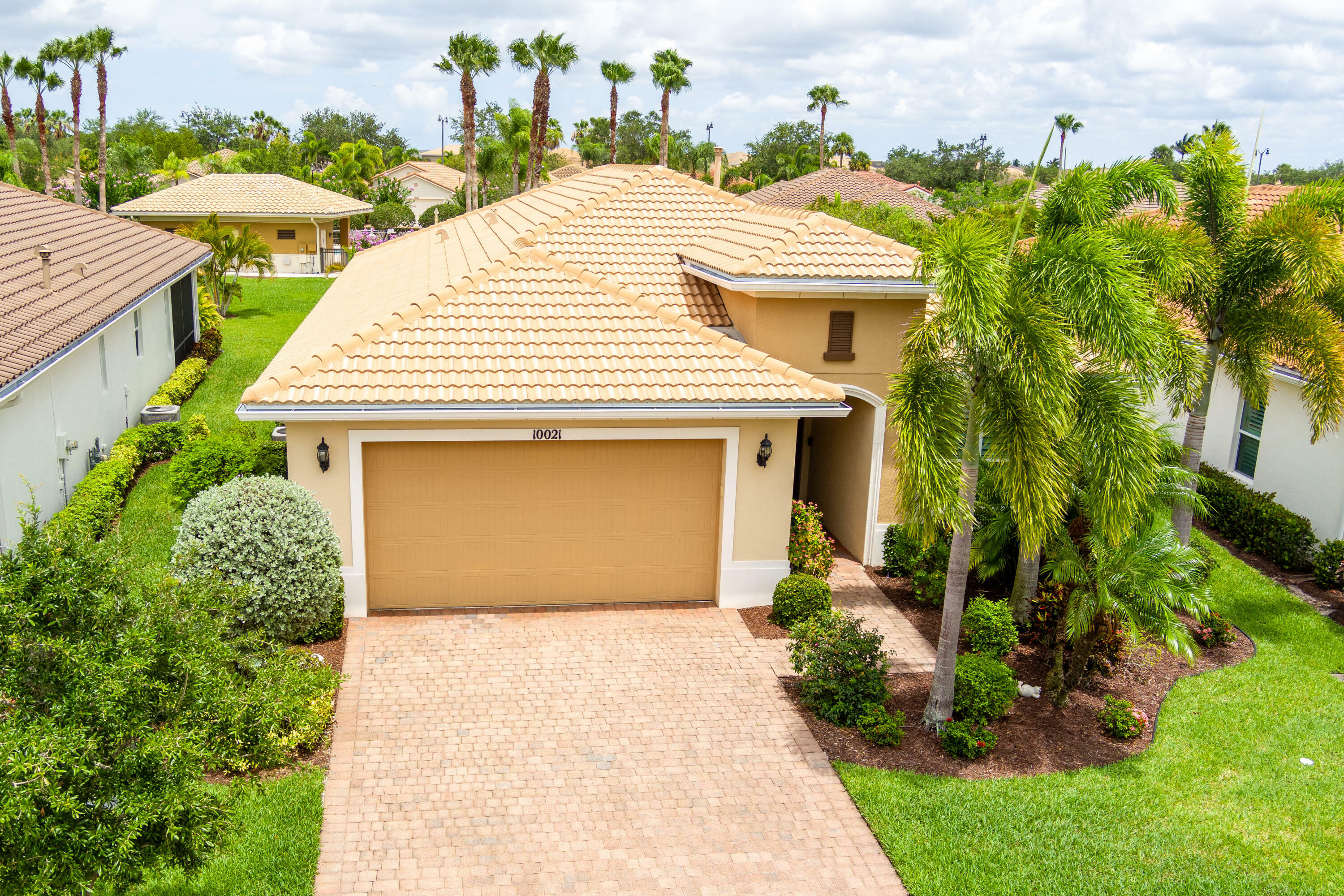 Property Photo:  10021 SW Oak Tree Circle  FL 34987 