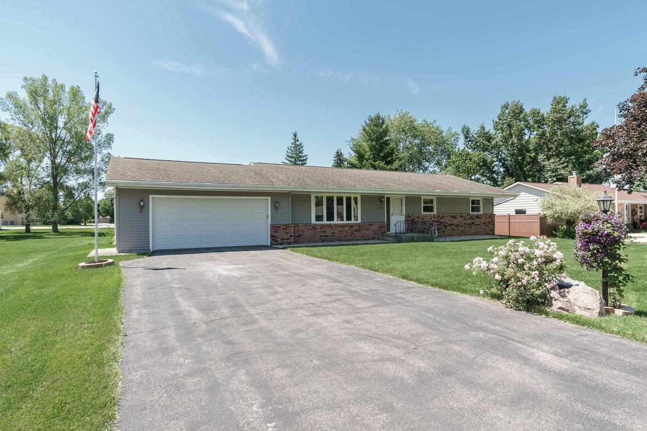 Property Photo:  860 East Morning Glory Lane  WI 53511 