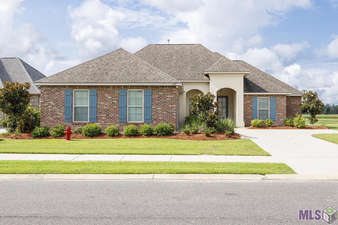 Property Photo: 433 Lakehaven Dr LA 70737