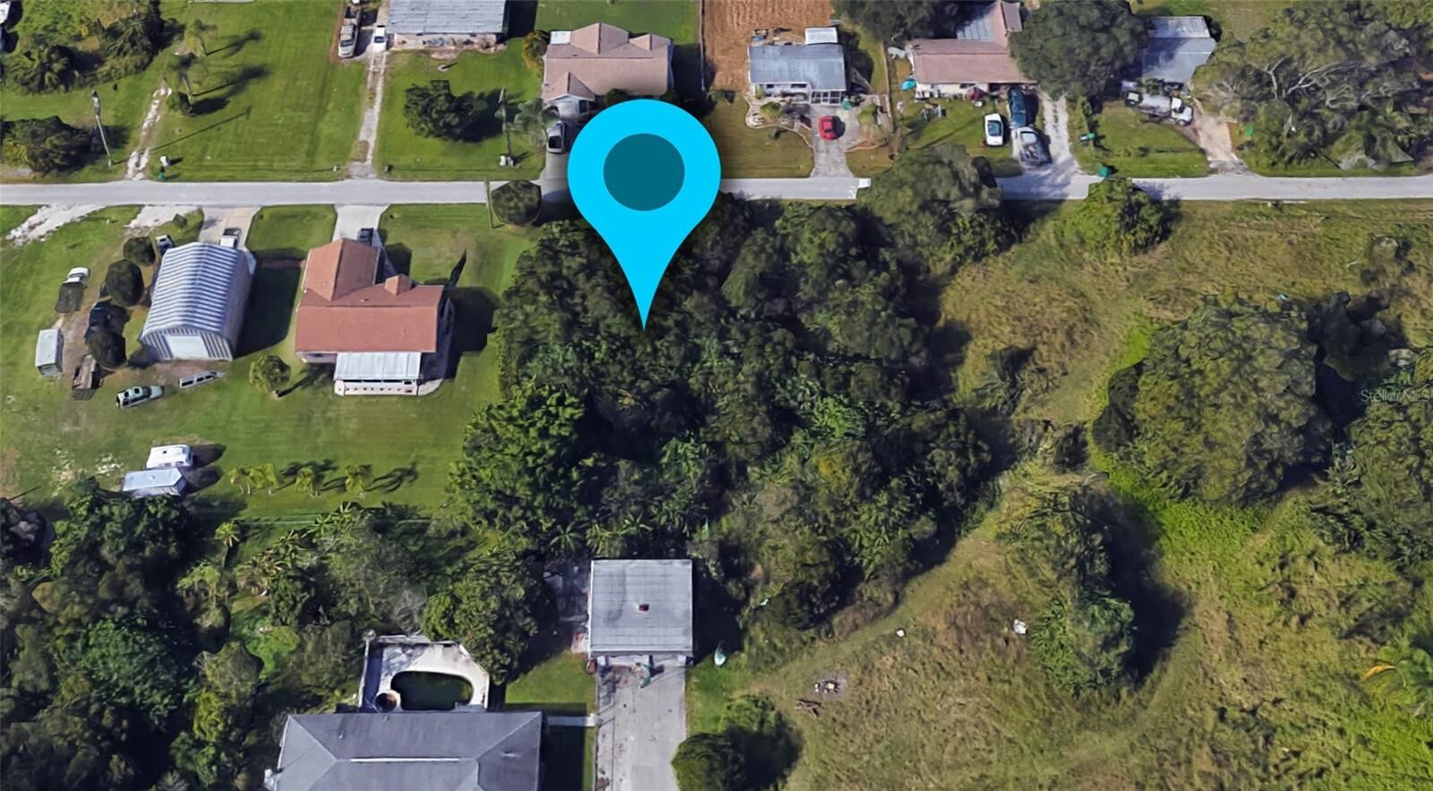 Property Photo:  1410 Persay Drive  FL 33982 