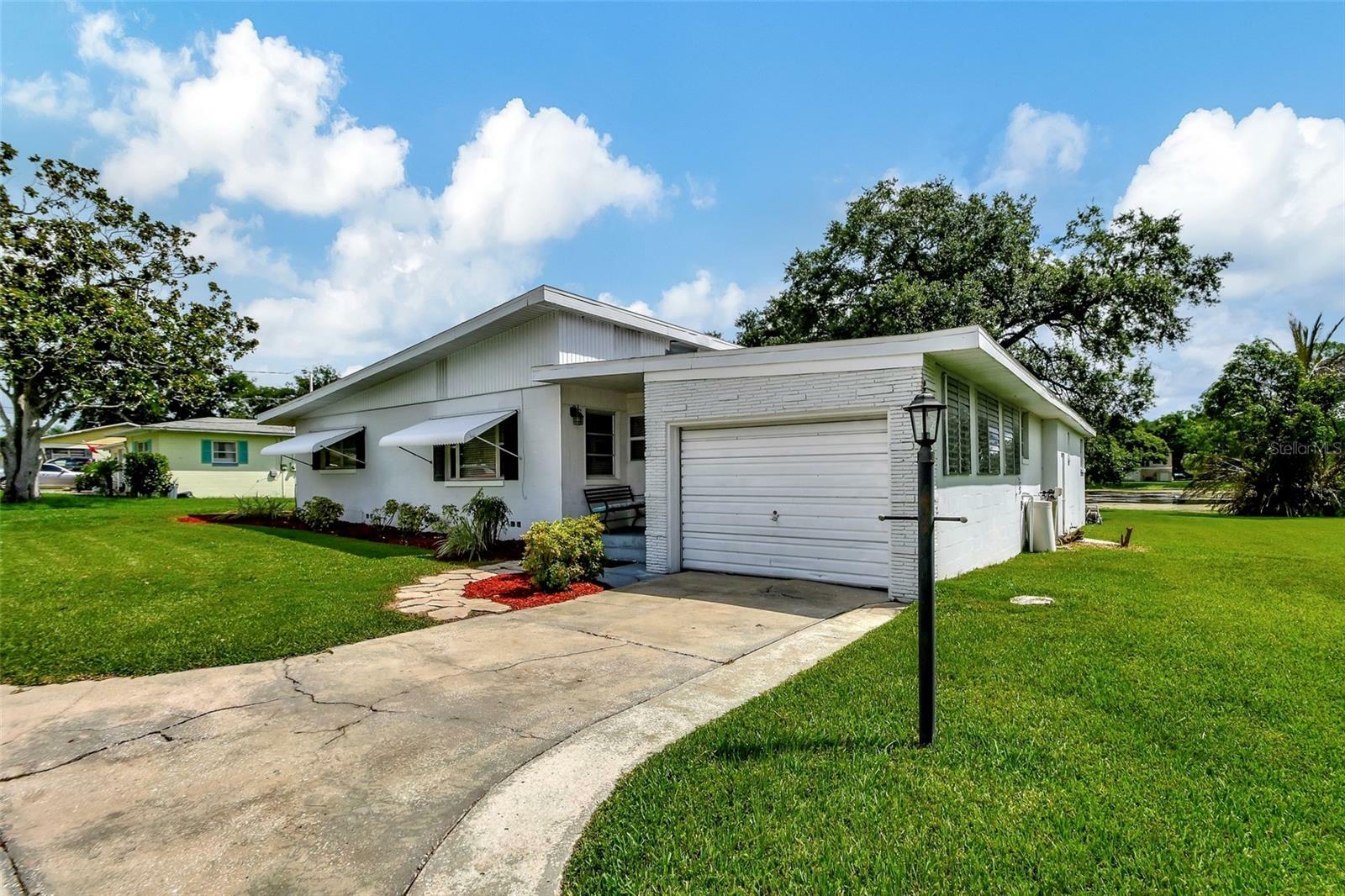 Property Photo: 10 Hibiscus Drive FL 32713