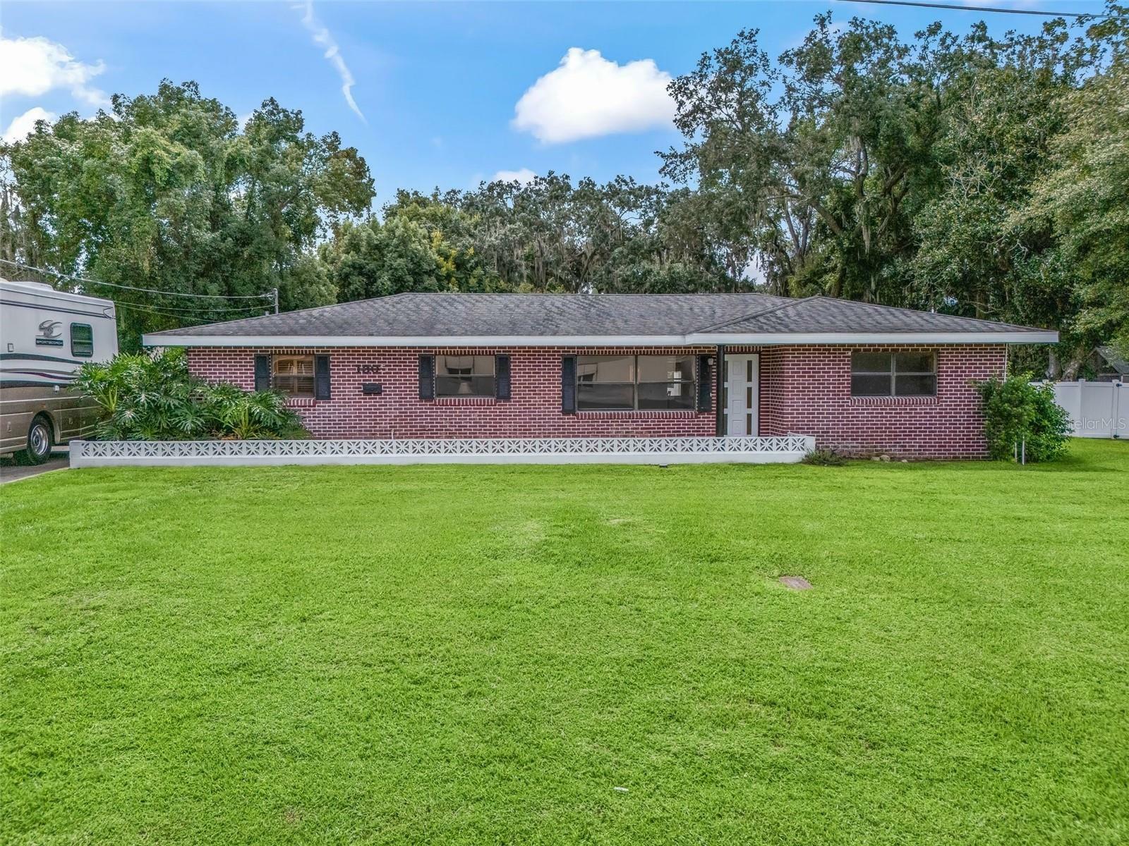 Property Photo: 1305 Wren Avenue FL 34748