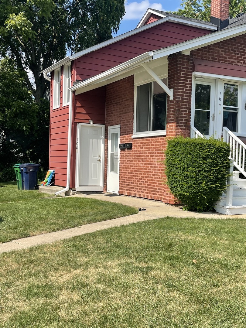 Property Photo:  108 N Park Avenue  IL 60148 