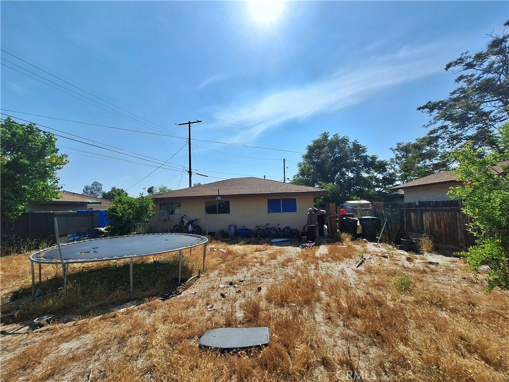 Property Photo:  315 S Mistletoe Avenue  CA 92583 