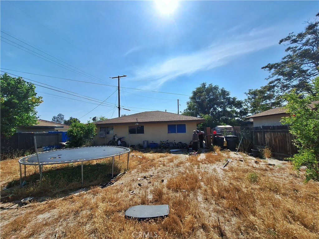 Property Photo:  315 S Mistletoe Avenue  CA 92583 