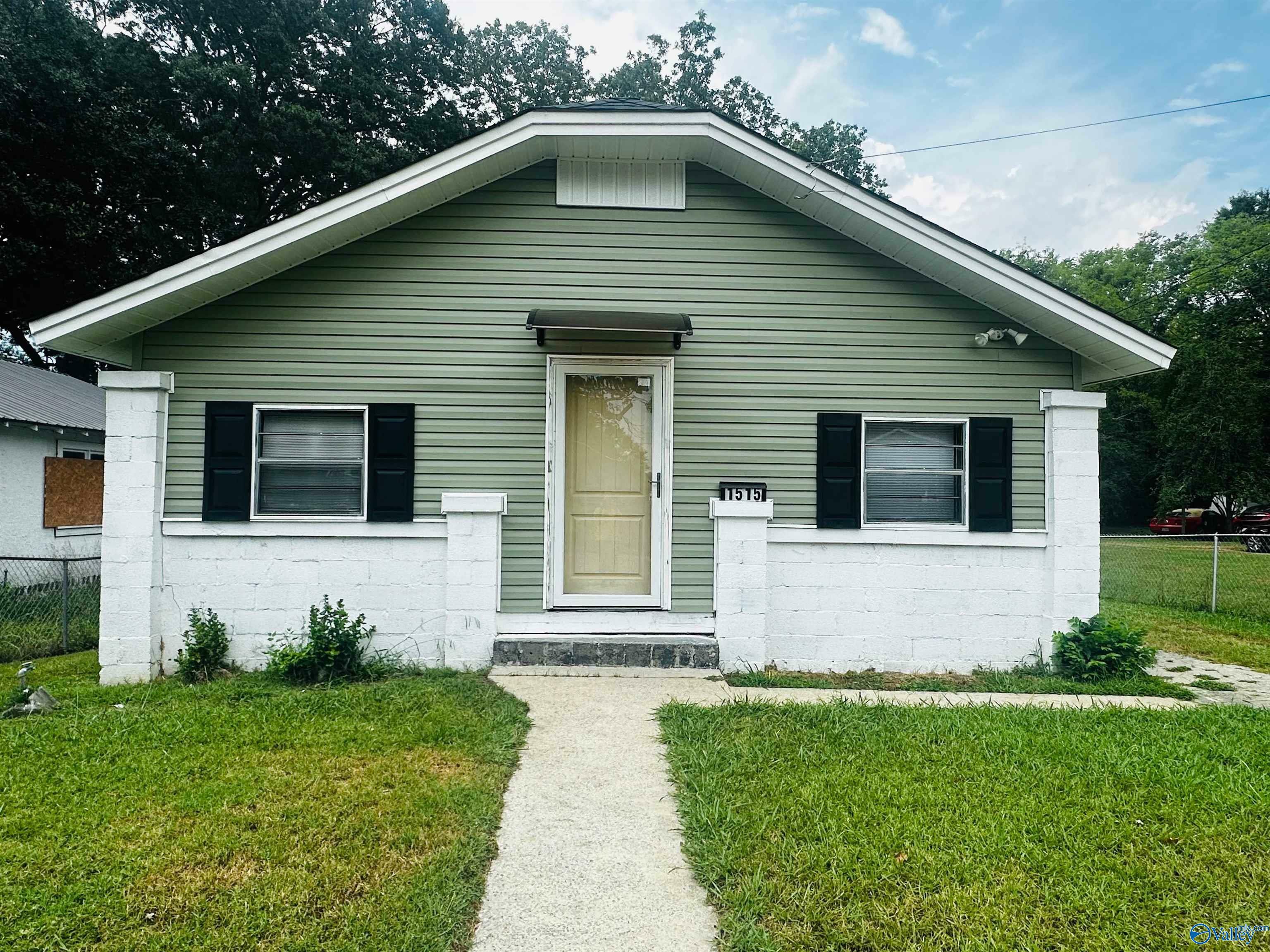 Property Photo:  1515 Kyle Avenue  AL 35901 