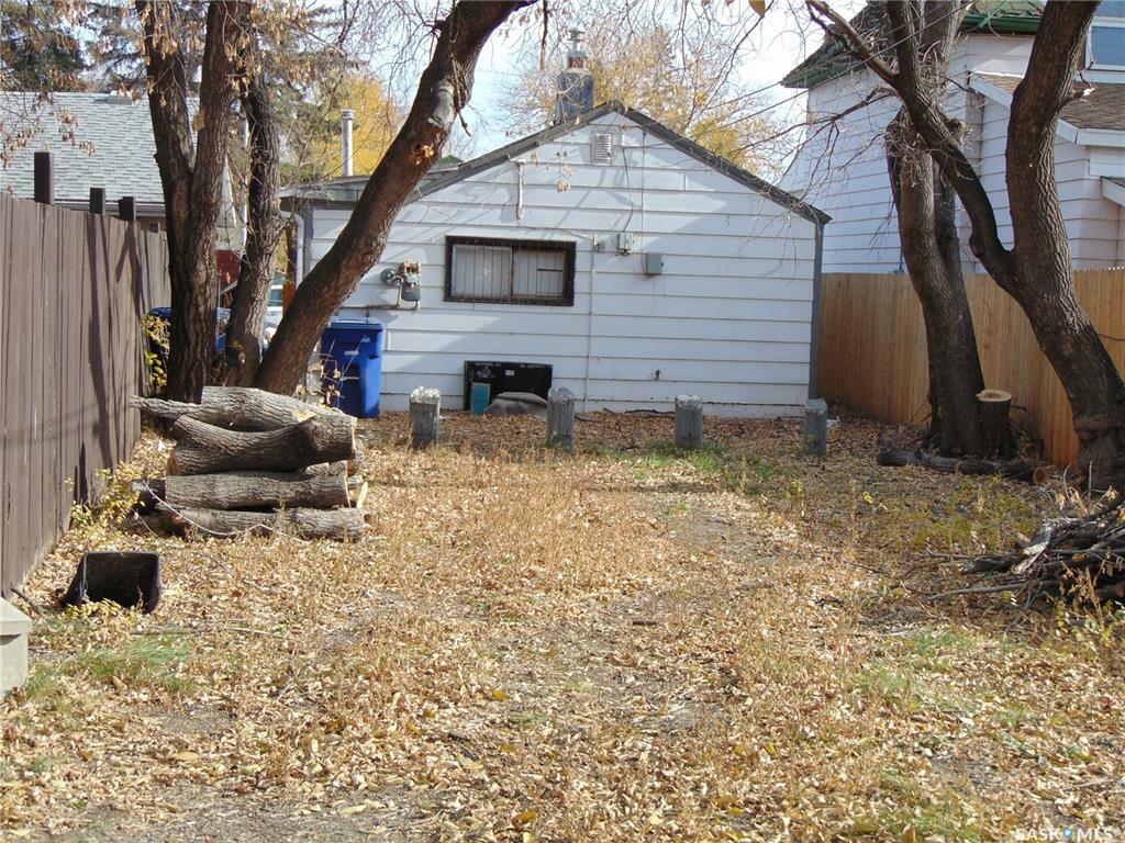 Property Photo:  417 F Avenue S  SK S7M 1T4 