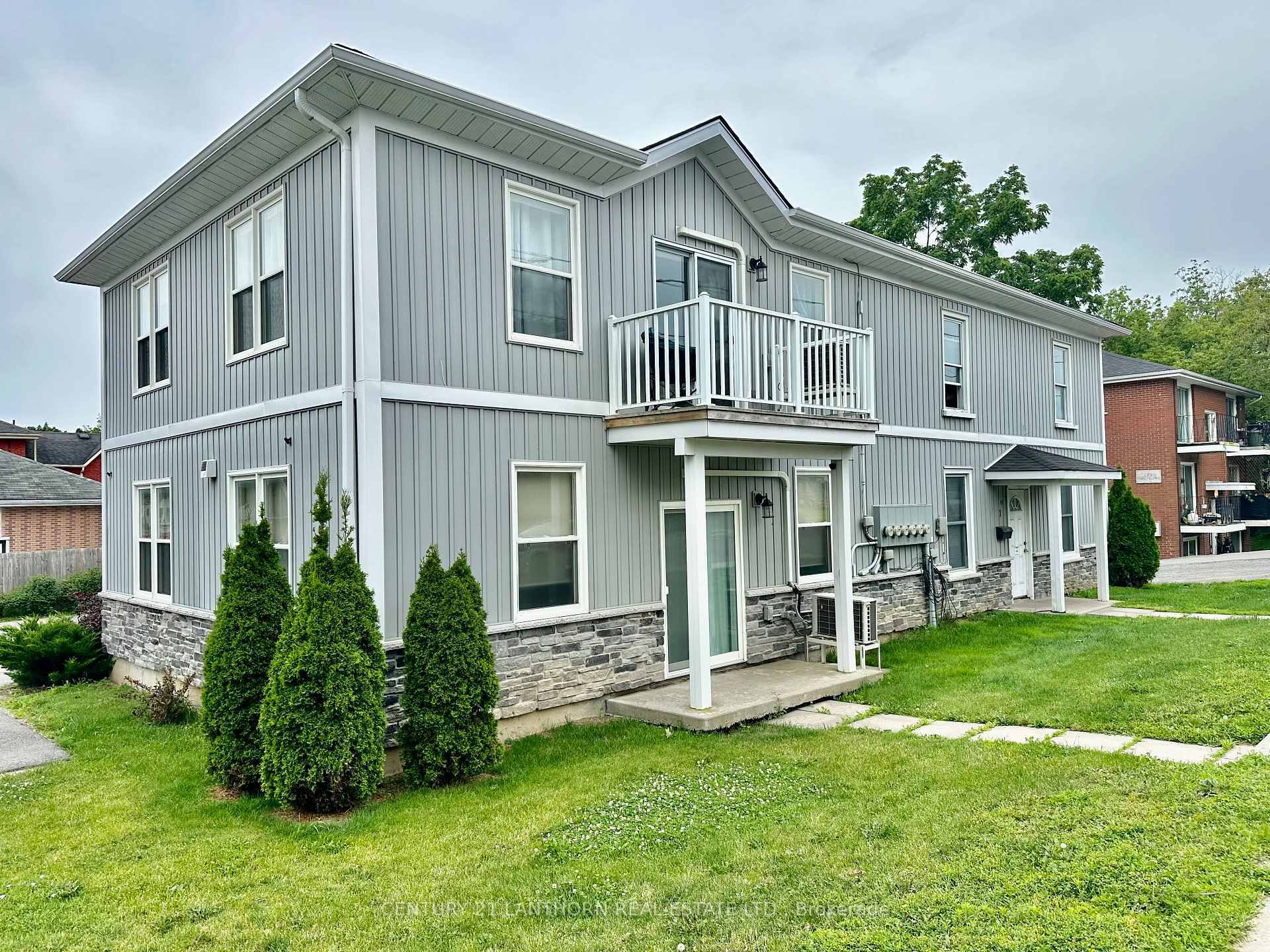 Photo de la propriété: 45 College Street E ON K8P 2E4