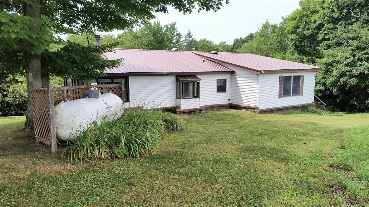 Property Photo: 230 Locust Rd PA 15411