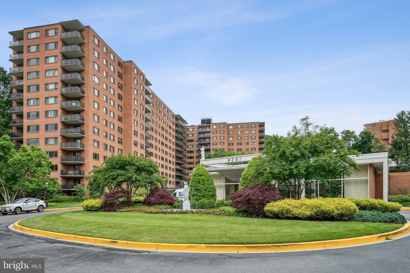 Property Photo: 4201 Cathedral Avenue NW 719E DC 20016