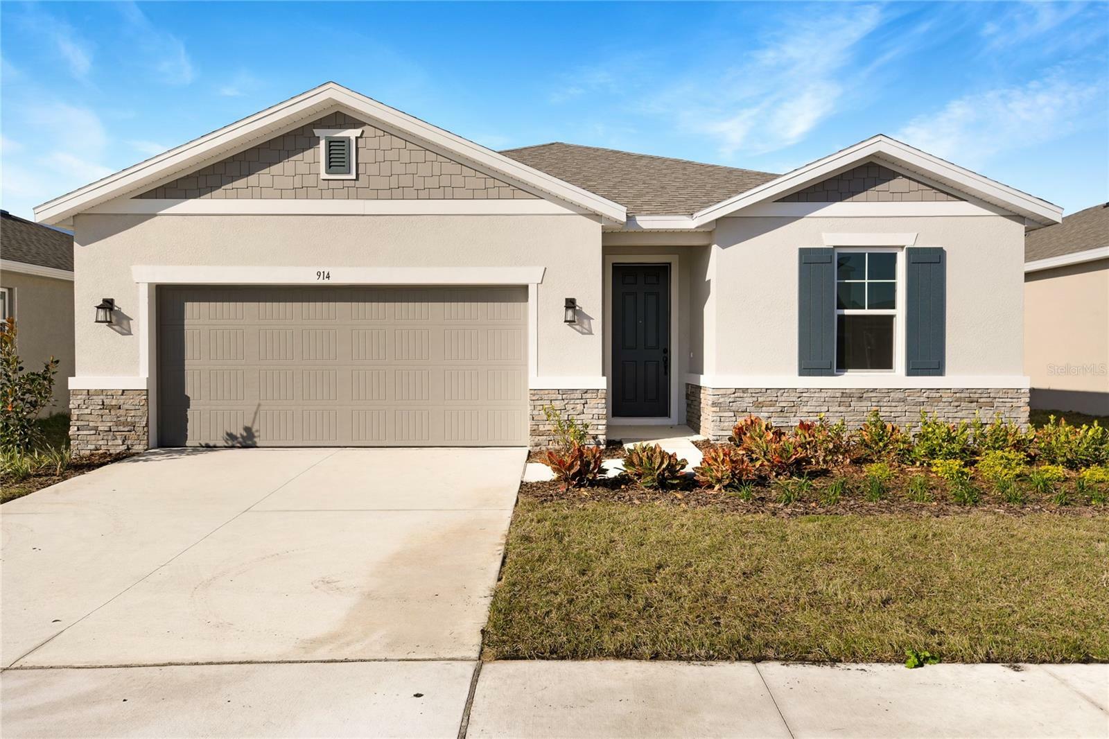 Property Photo: 914 Heirloom Drive FL 33844