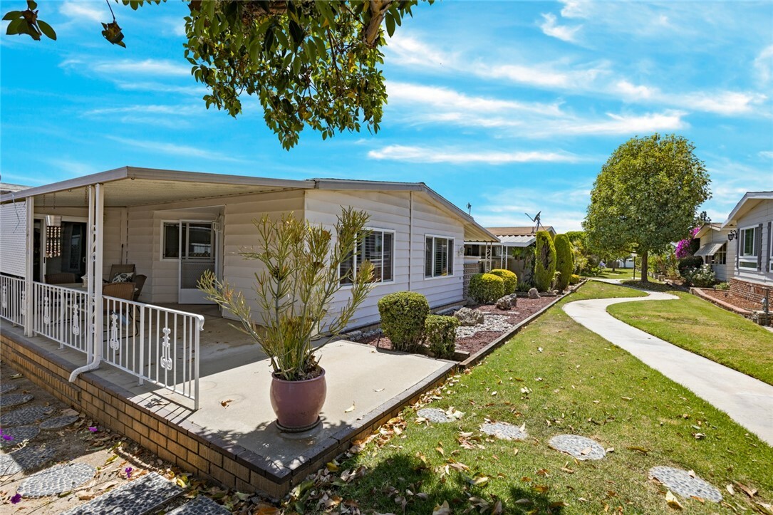 Property Photo:  2311 Lake Terrace  CA 90631 