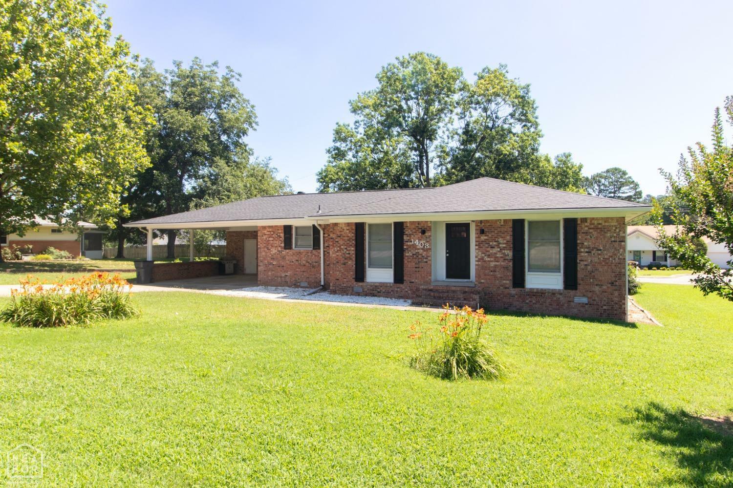 Property Photo:  1403 S 14th Street  AR 72450 