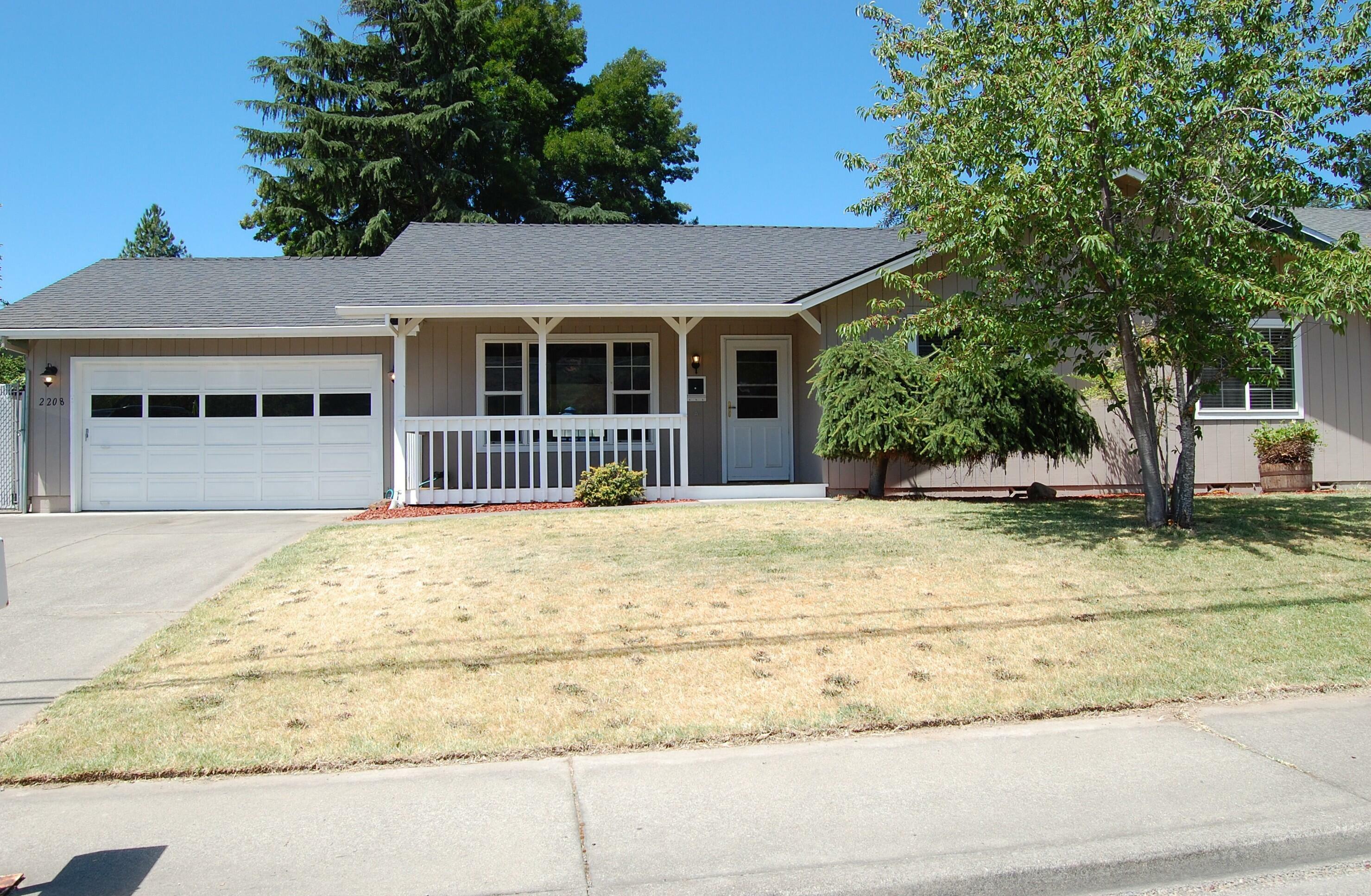 Property Photo:  2208 NW Highland Avenue  OR 97526 