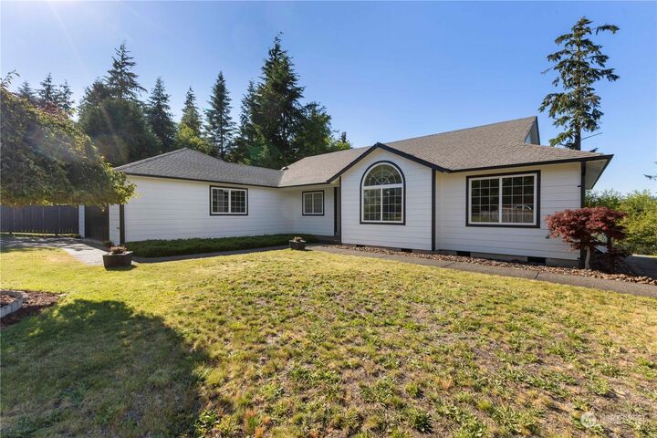 Property Photo:  1120  Hill Court  WA 98537 