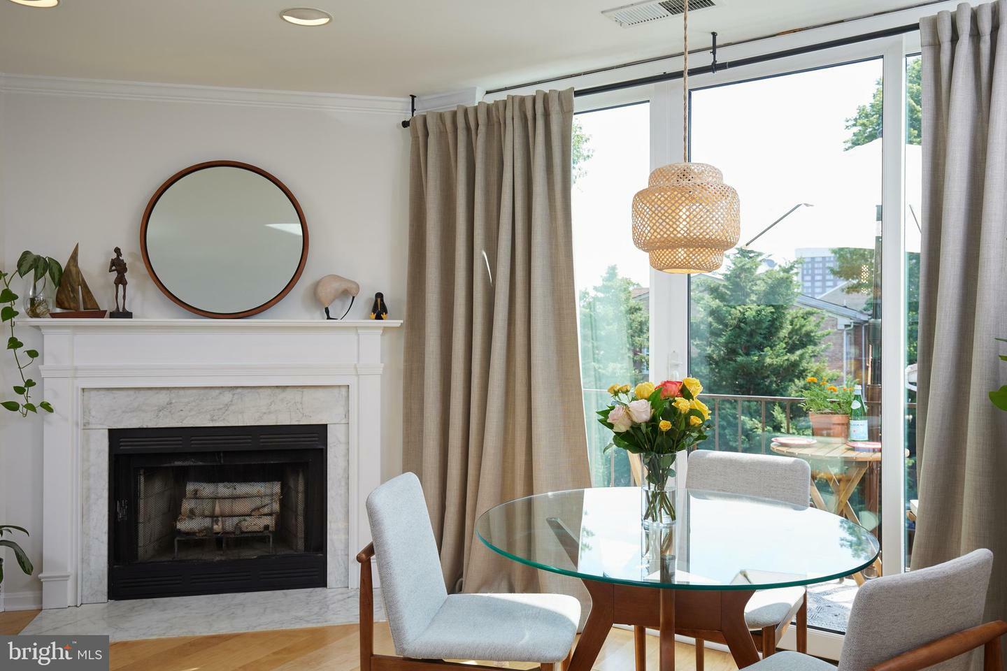 Property Photo: 941 S Scott Street 2 VA 22204