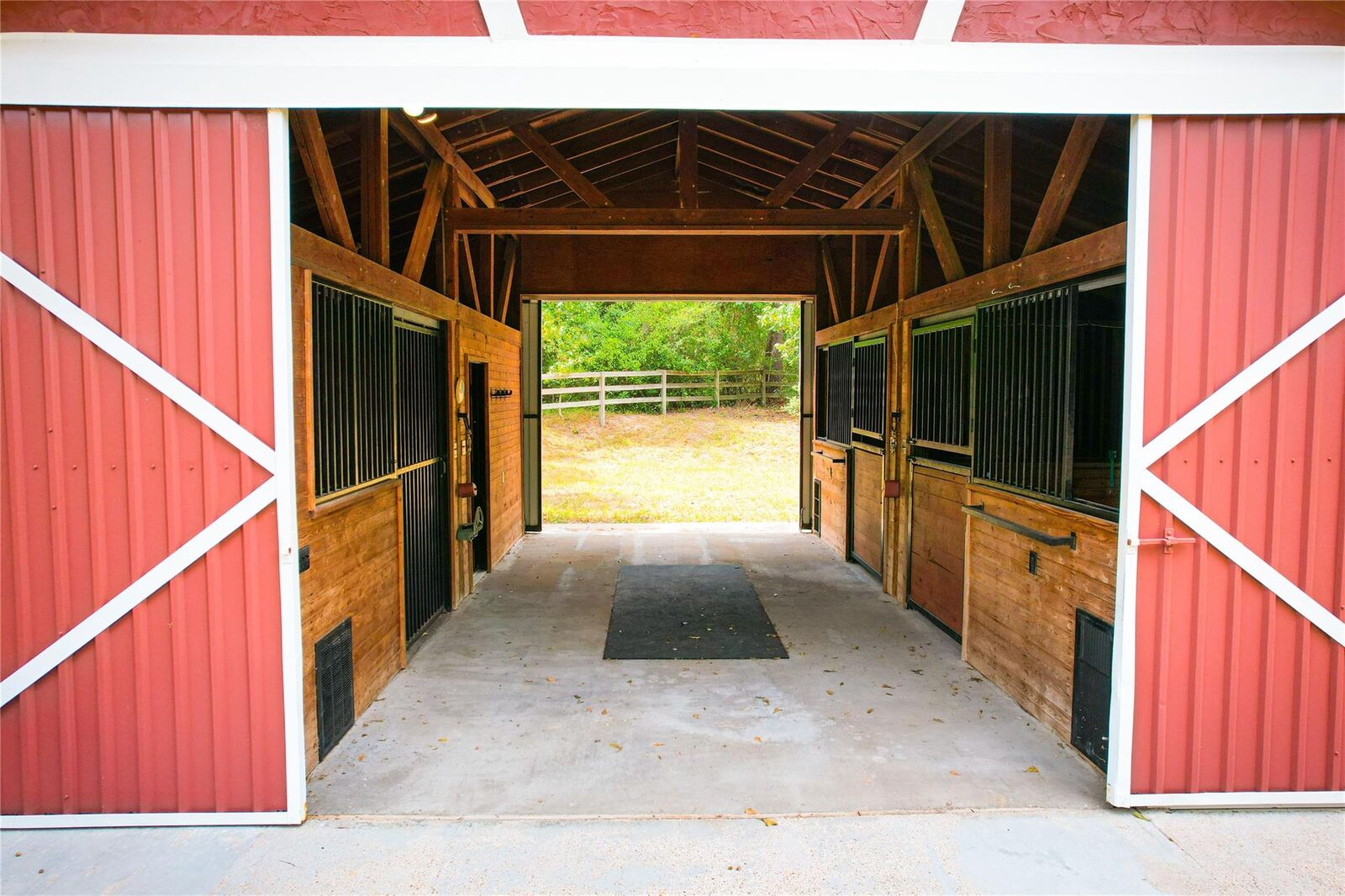 Property Photo:  406 Trace Way Drive  TX 77316 