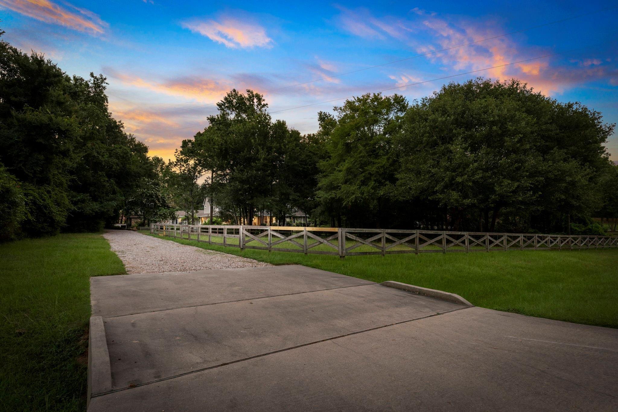 Property Photo:  406 Trace Way Drive  TX 77316 
