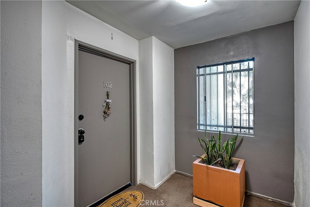 Property Photo:  20253 Keswick Street 102  CA 91306 