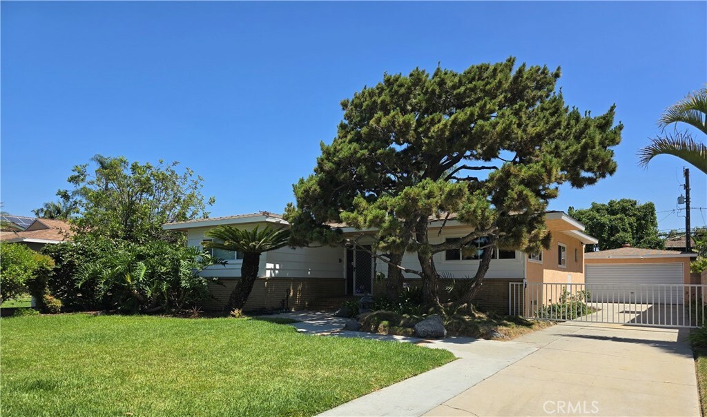 Property Photo:  9375 Gainford Street  CA 90240 