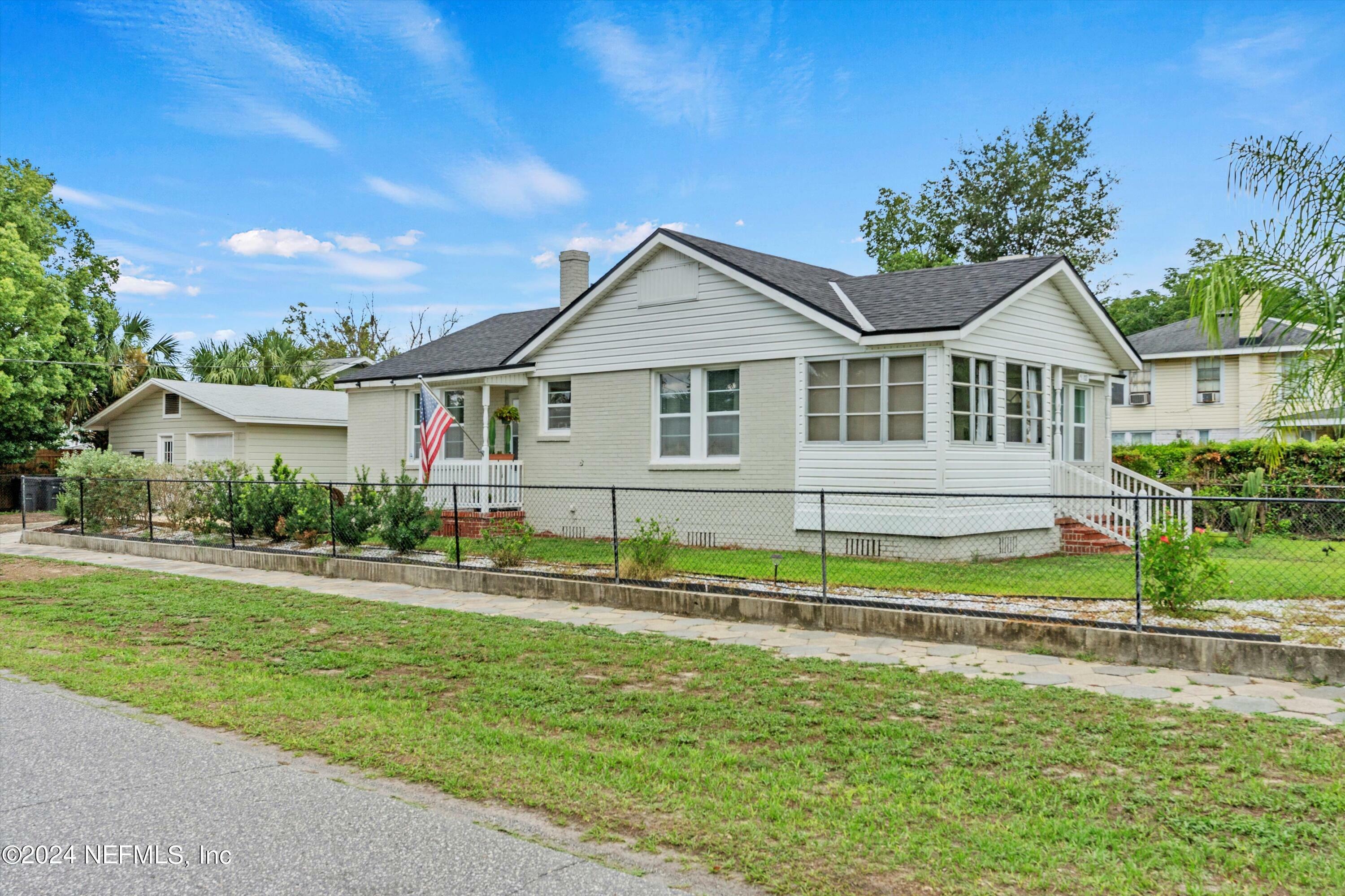 Property Photo:  5102 Sunderland Road  FL 32210 