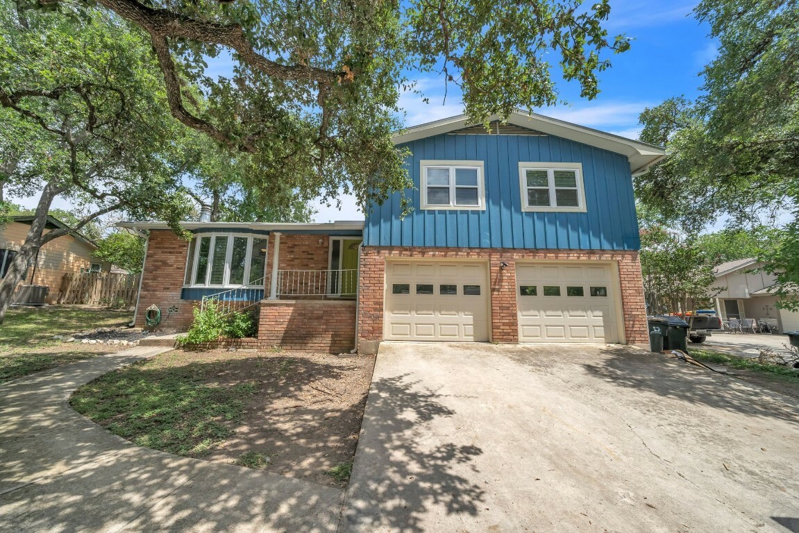 Property Photo:  611 Larue Drive  TX 78666 