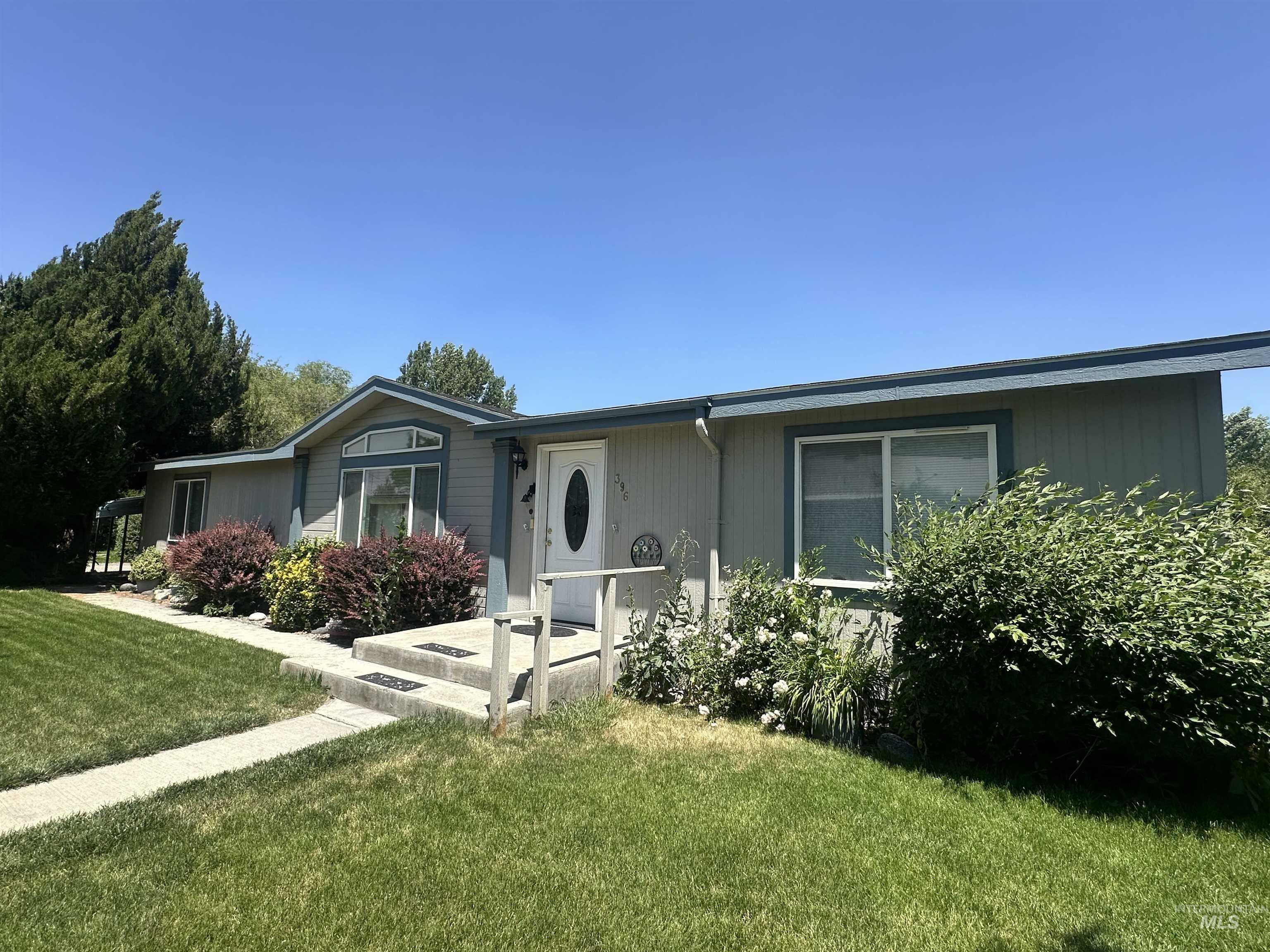 Property Photo: 396 S Oregon ID 83623