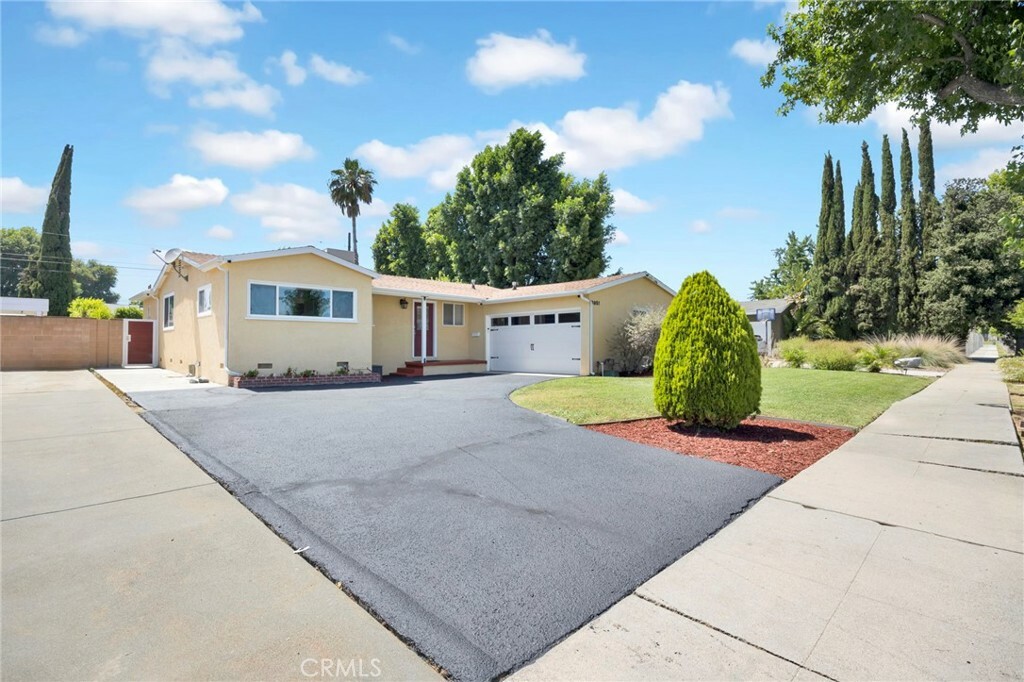 Property Photo:  8951 Swinton Ave  CA 91343 