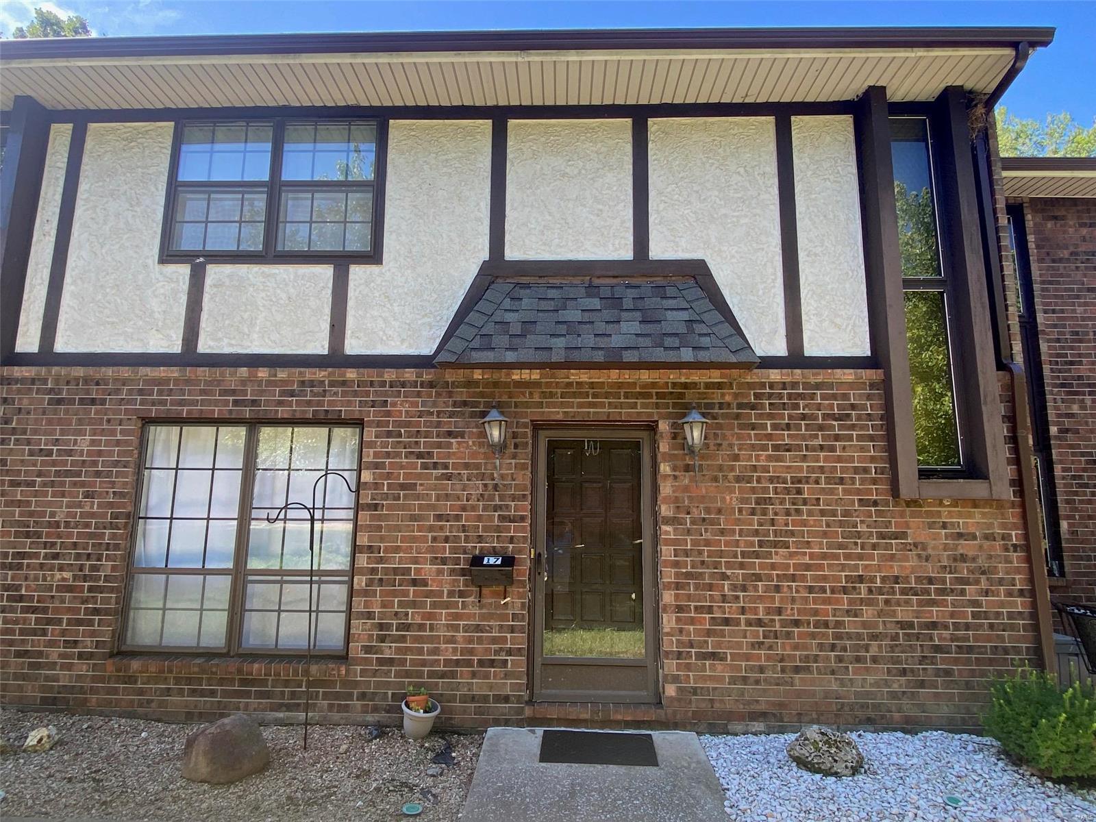 Property Photo: 1229 N 17th Street 17 IL 62226