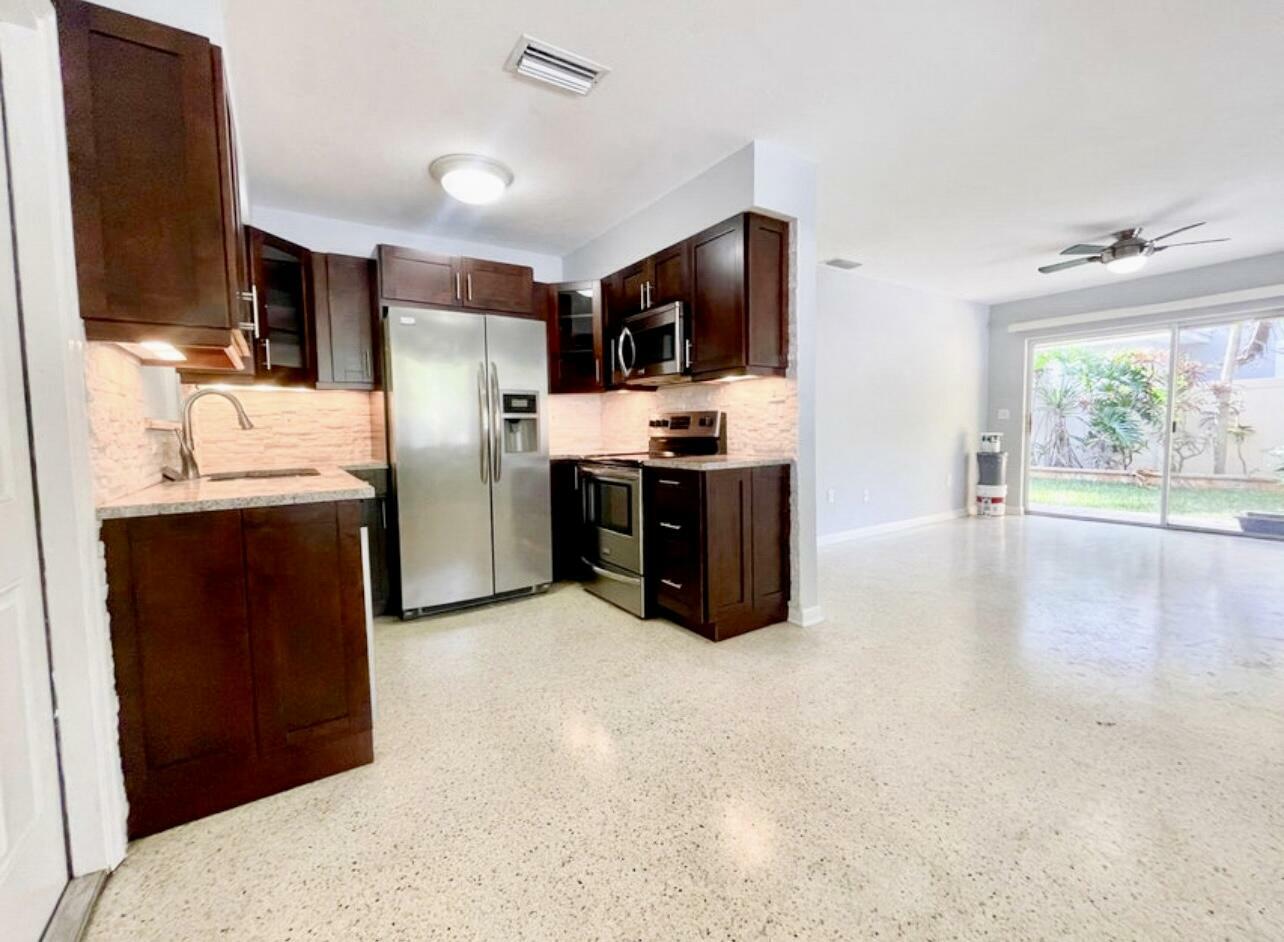 Property Photo:  305 S Federal Highway #2  FL 33460 