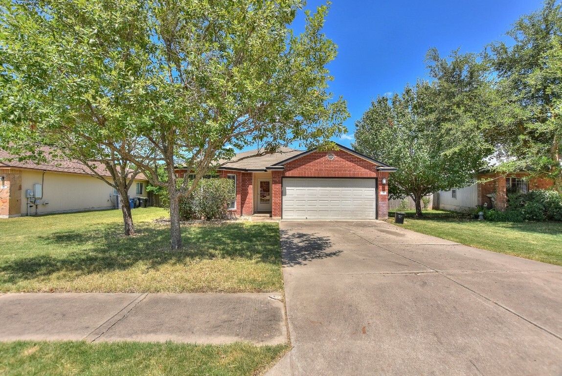 Property Photo:  1011 Creston Cove  TX 78634 