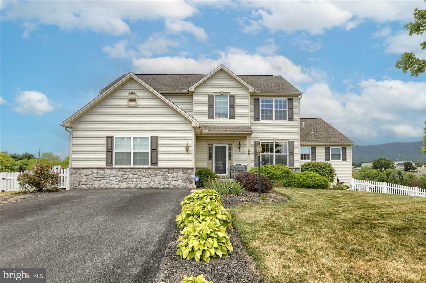 Property Photo:  100 White Deer Way  PA 17013 