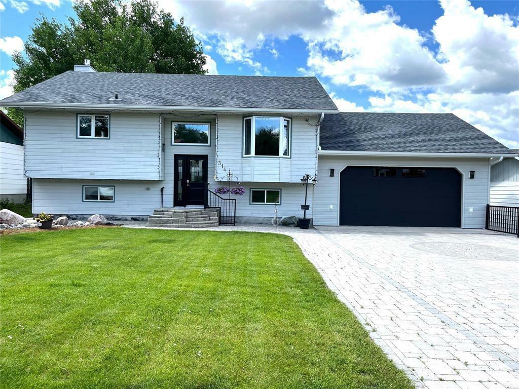 Property Photo:  314 Prince Charles Place  MB R8A 1S8 