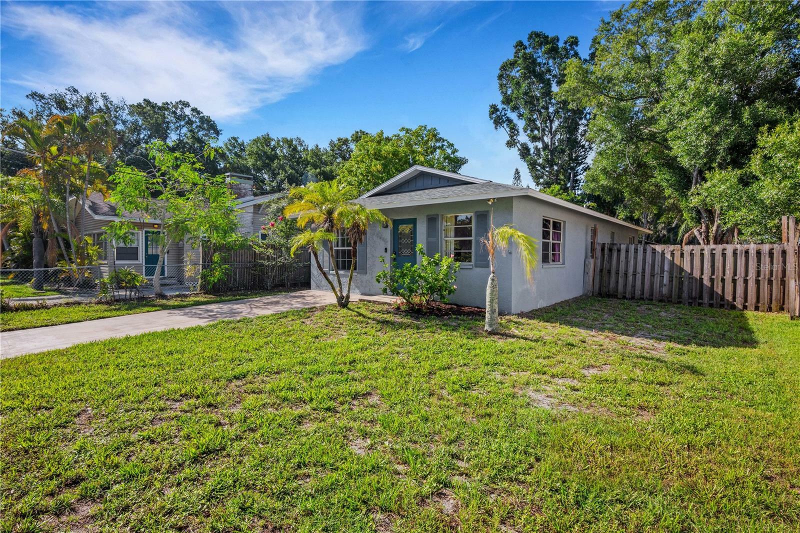 Property Photo:  1607 7th Street W  FL 34221 