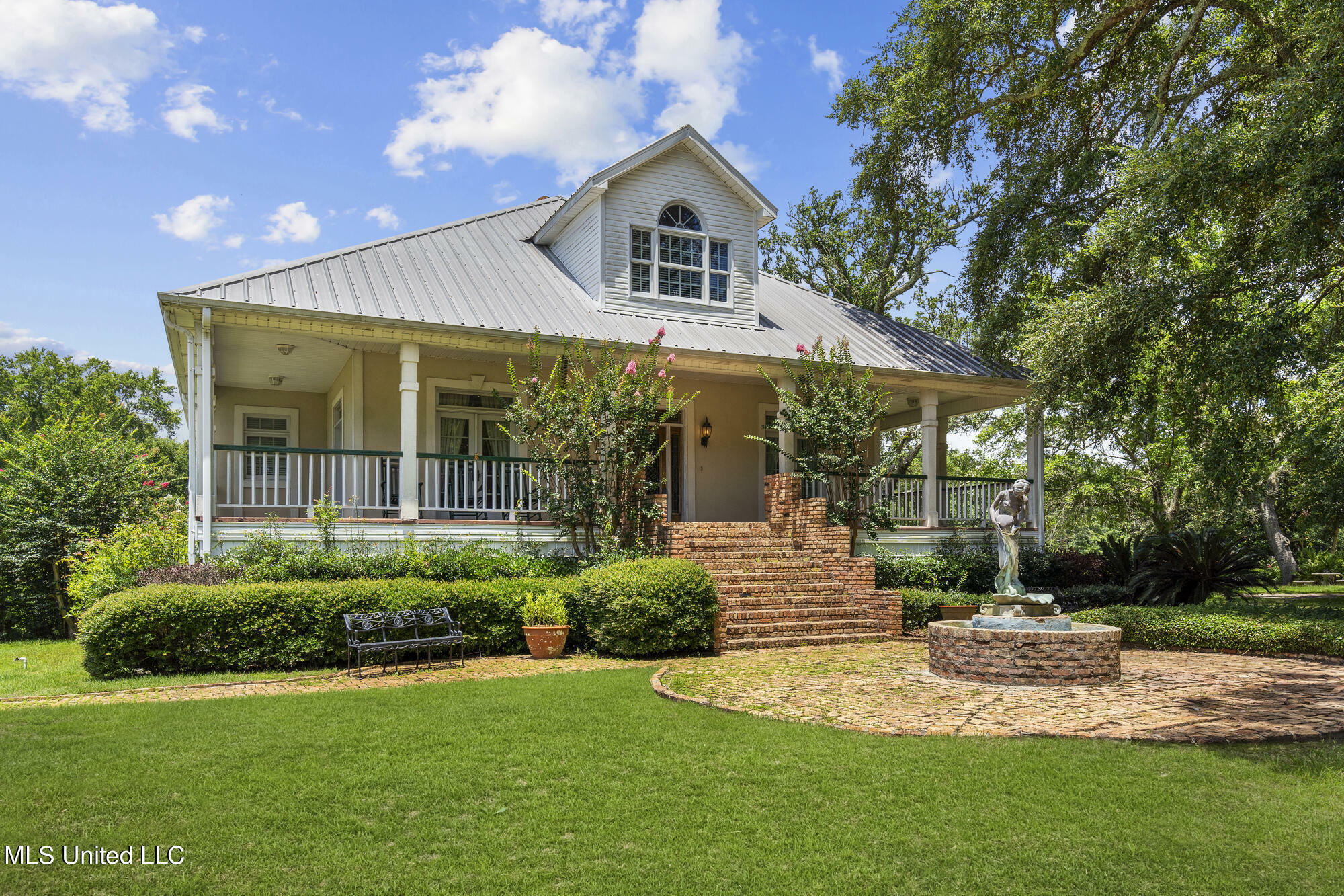 Property Photo:  1401 Ladnier Road  MS 39553 