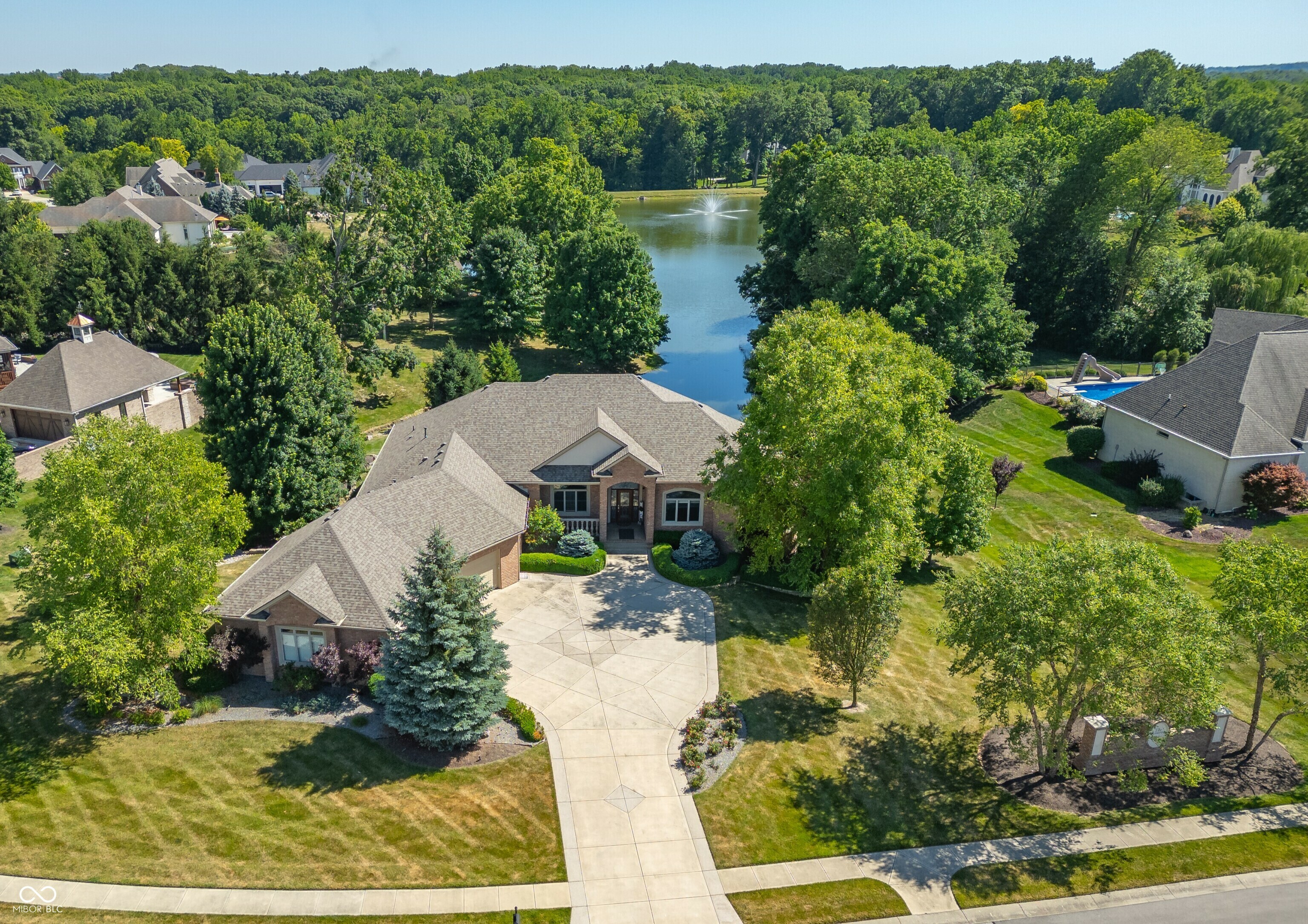 Property Photo:  4884 E Krestridge Court E  IN 46106 