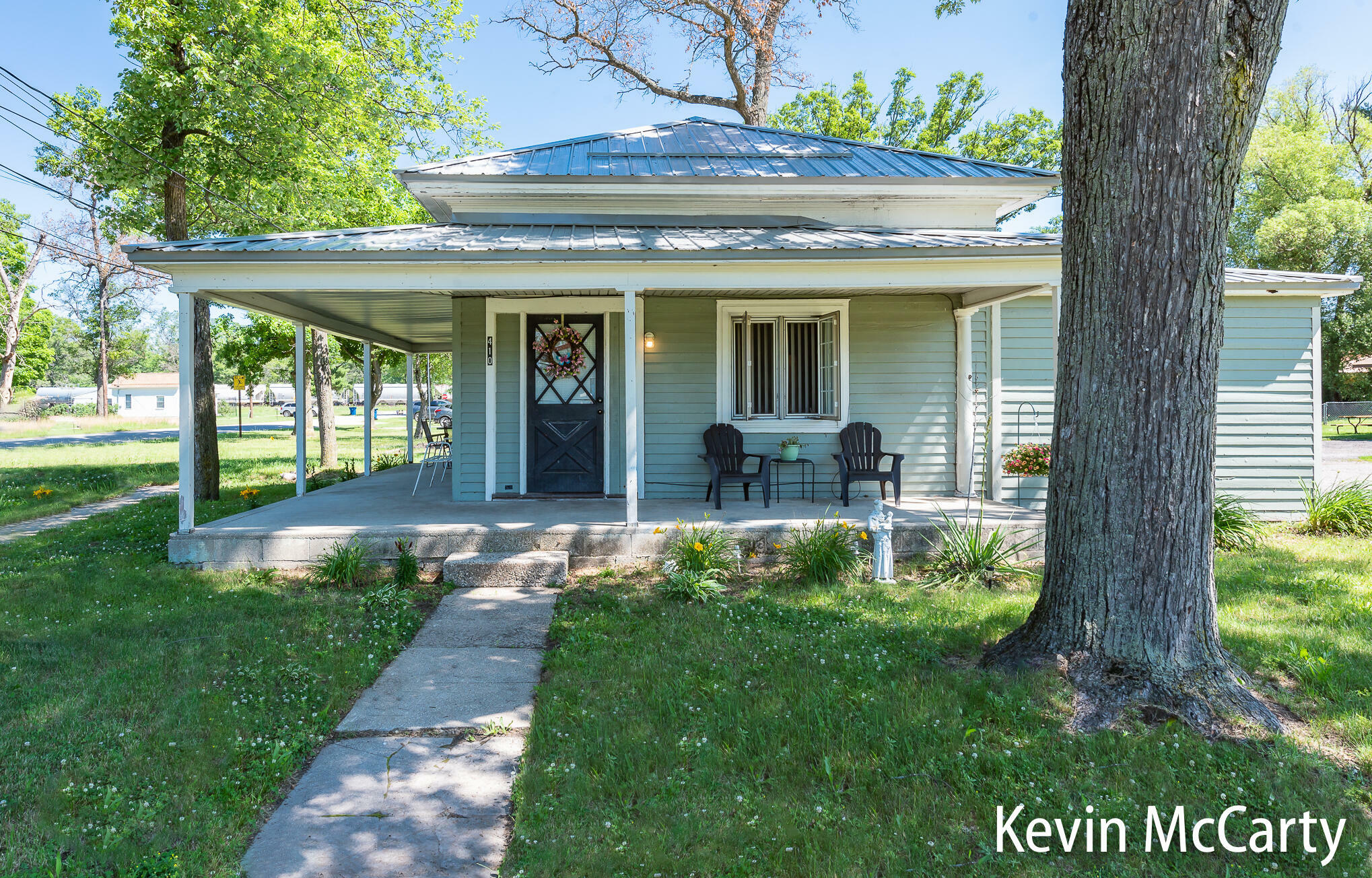 Property Photo: 410 Seventh Street MI 49304