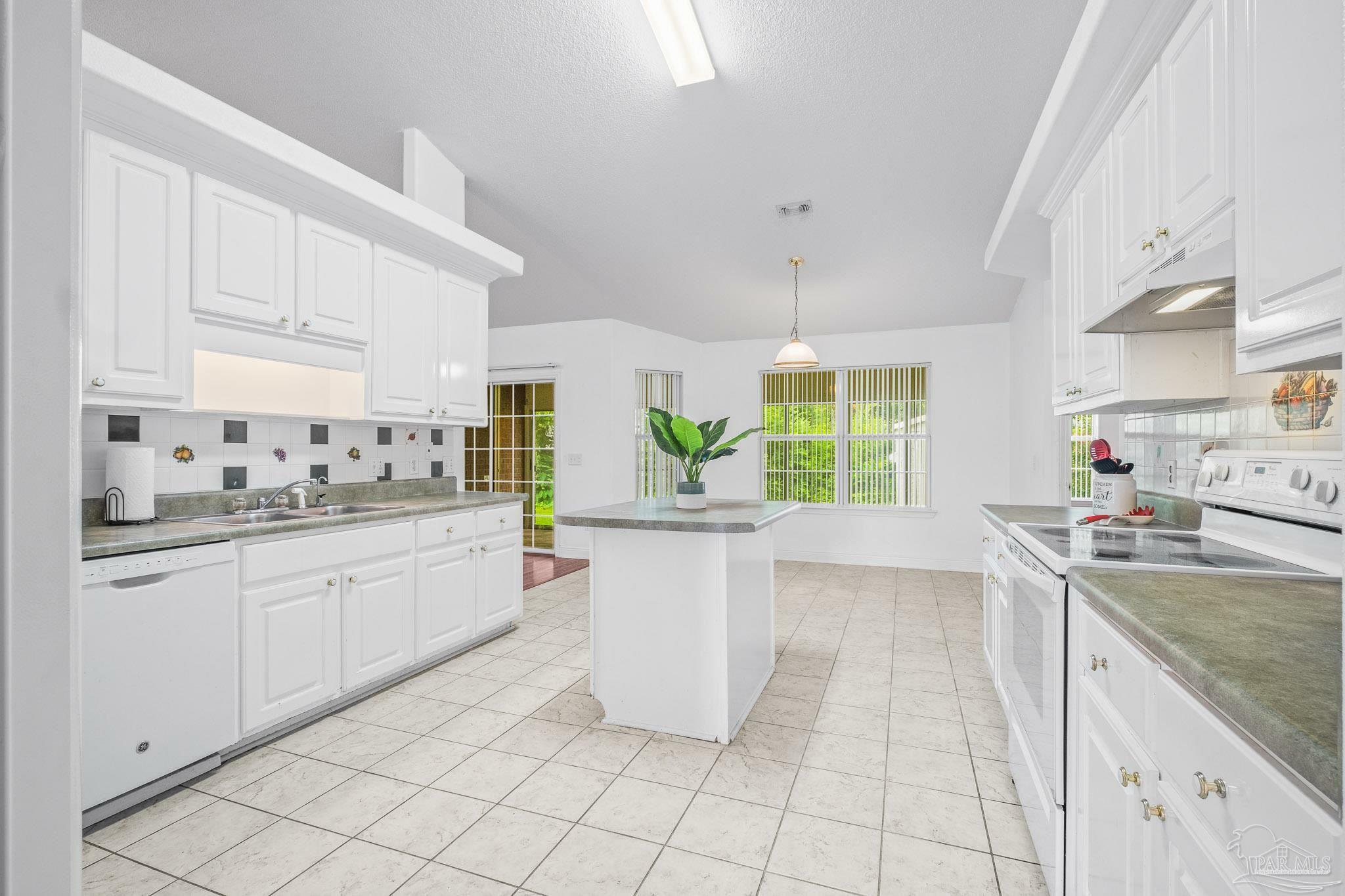 Property Photo:  4749 Winterdale Dr  FL 32571 