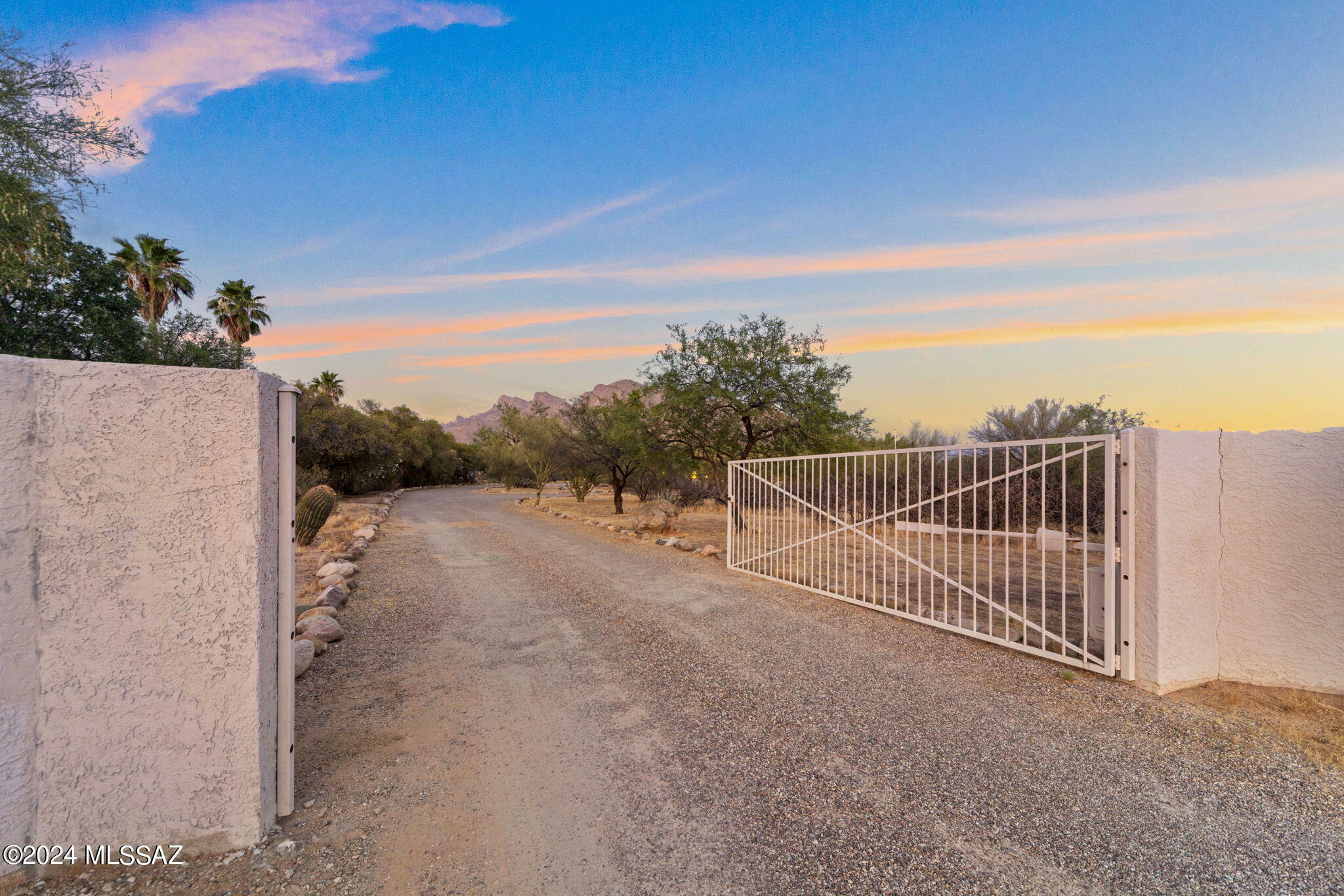 Property Photo: 9460 N Calle El Milagro AZ 85737