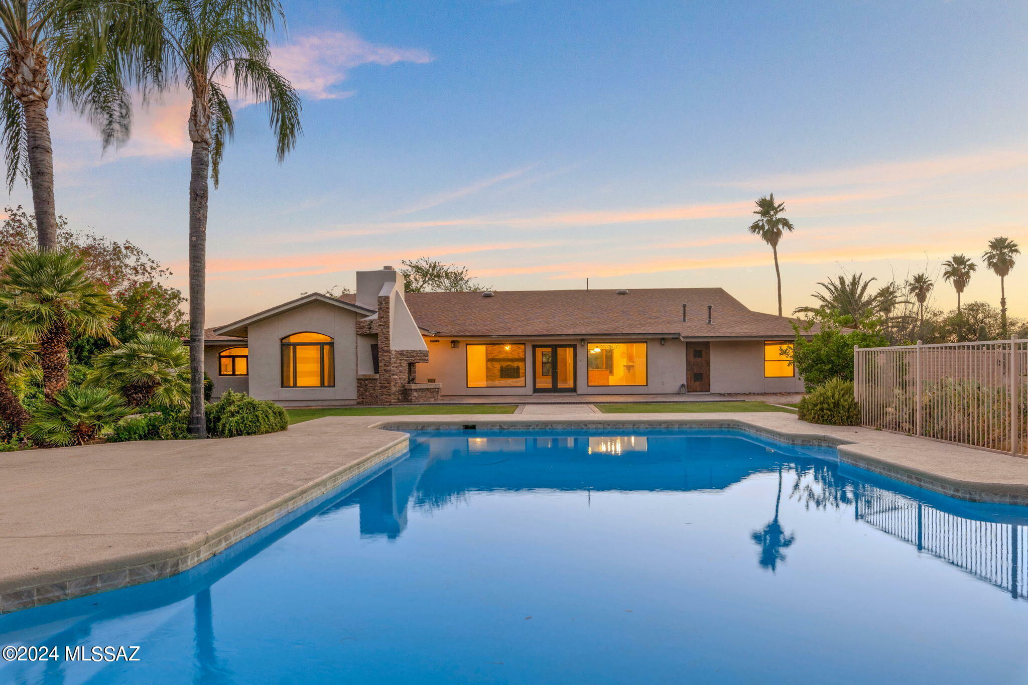 Property Photo: 9460 N Calle El Milagro AZ 85737