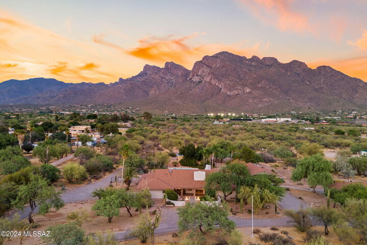 Property Photo: 9460 N Calle El Milagro AZ 85737